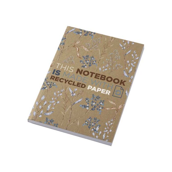 Notatnik A5 Novella Austen z miękką okładką z materiału z recyklingu, papier pakowy — 100 kartek-Piasek pustyni Notatnik A5 Novella Austen z miękką okładką z materiału z recyklingu, papier pakowy — 100 kartek-Piasek pustyni