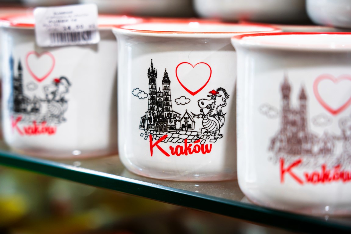 grawer-sitodruk-czy-uv-360°-sprawdzamy-ktora-technika-najlepiej-wyeksponuje-twoje-logo