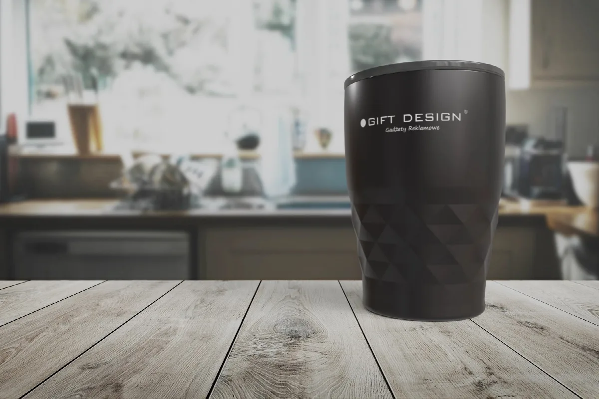 Czarny kubek termiczny z logo Gift Design